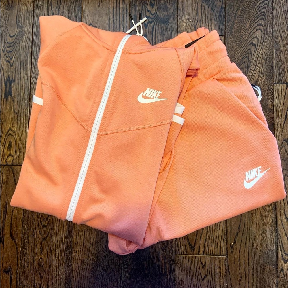 Women’s Nike Tech fleece tracksuit